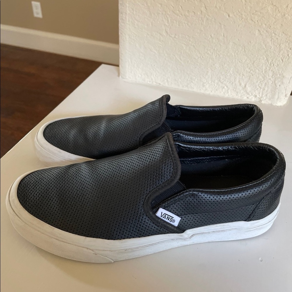 Vans shoes in women size 7.5 (men size 6.0)